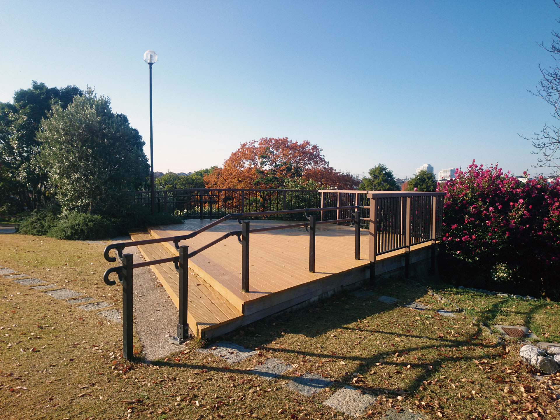 瞭望台Observatory-觀景台Watch Station-日本(神奈川県)-横浜児童遊園│氶鋒建材│Doozer Wood│WPC│優美木│塑膠木│環塑木│環保木│合成木│環保塑木│塑膠仿木│環保塑合木│木塑複合材料│綠建材