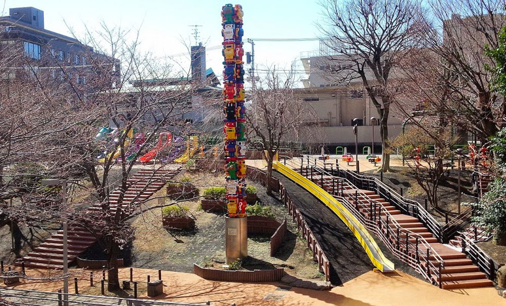 步道-棧道-Boardwalk-日本(東京都)-港区さくら坂公園│氶鋒建材│Doozer Wood│WPC│優美木│塑膠木│環塑木│環保木│合成木│環保塑木│塑膠仿木│環保塑合木│木塑複合材料│綠建材