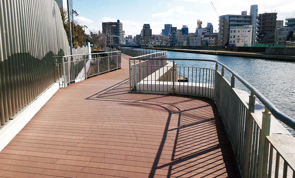 平台-Composite Decking-日本(大阪府)-大阪ドーム公園│氶鋒建材│Doozer Wood│WPC│優美木│塑膠木│環塑木│環保木│合成木│環保塑木│塑膠仿木│環保塑合木│木塑複合材料│綠建材