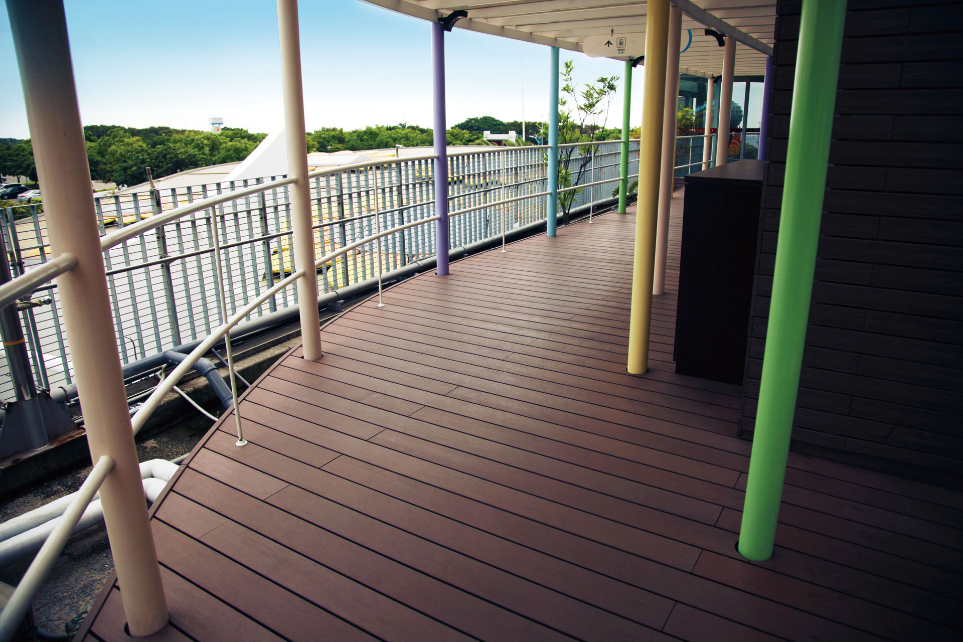 平台-Composite Decking-國道台中清水服務區休息站│氶鋒建材│Doozer Wood│WPC│優美木│塑膠木│環塑木│環保木│合成木│環保塑木│塑膠仿木│環保塑合木│木塑複合材料│綠建材