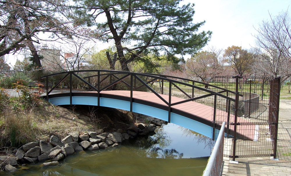 木棧橋-Bridge-日本(大阪府)-城北公園│氶鋒建材│Doozer Wood│WPC│優美木│塑膠木│環塑木│環保木│合成木│環保塑木│塑膠仿木│環保塑合木│木塑複合材料│再生環保│綠建材